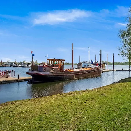 Ботель Boat Bliss On The Zandmeren Lake, Cleaning Included